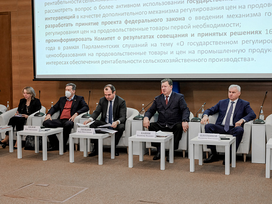 Владимир Плотников: Необходимо вернуться к рассмотрению вопроса об экспортных пошлинах на зерновые культуры